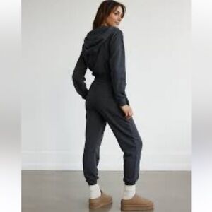Aerie hoodie jumper charcoal gray, front zipper elastic waist jogger style Large